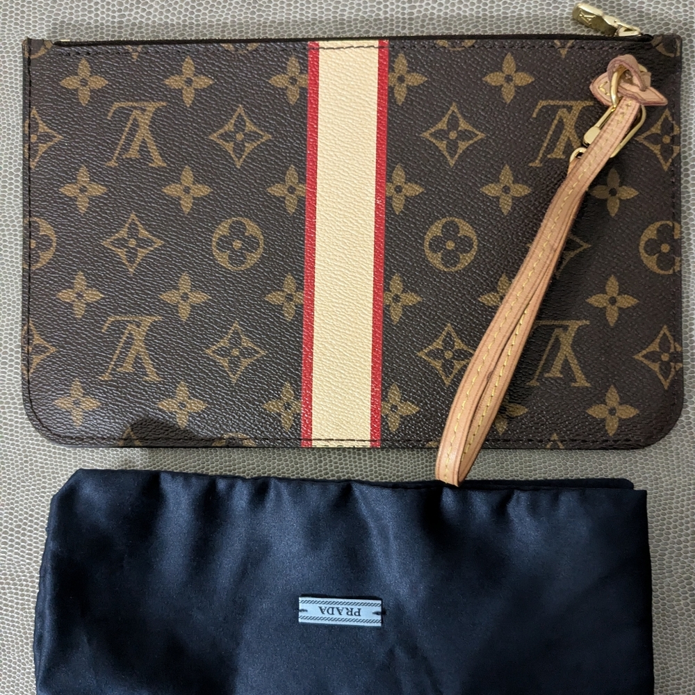 Louis Vuitton MM Monogram Neverfull pouch hot stamped DD with red interior